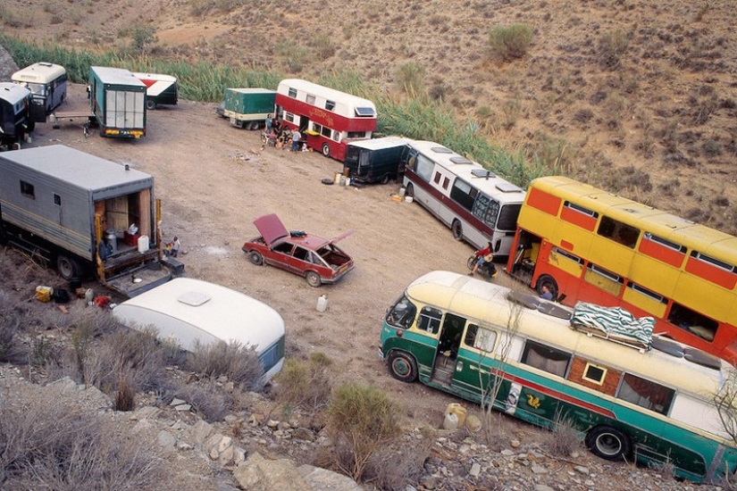 Endless Summer: The Nomadic Life of the Ravers of the 1990s