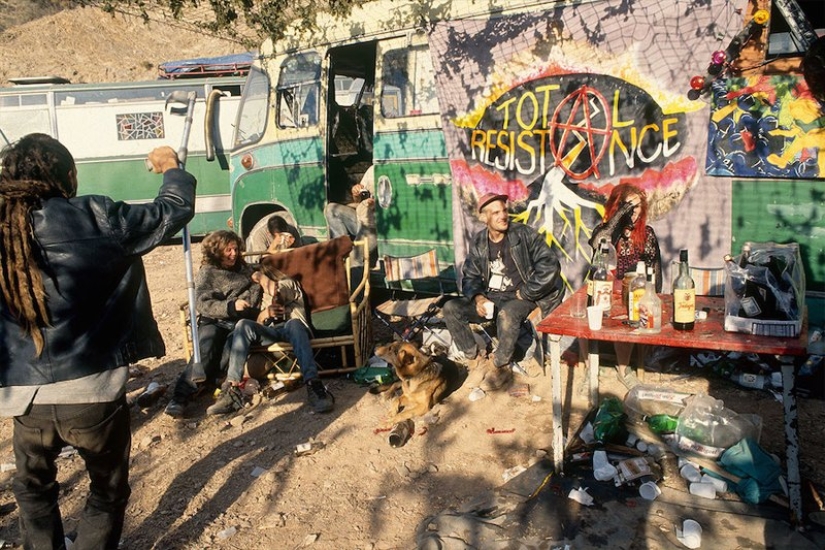 Endless Summer: The Nomadic Life of the Ravers of the 1990s
