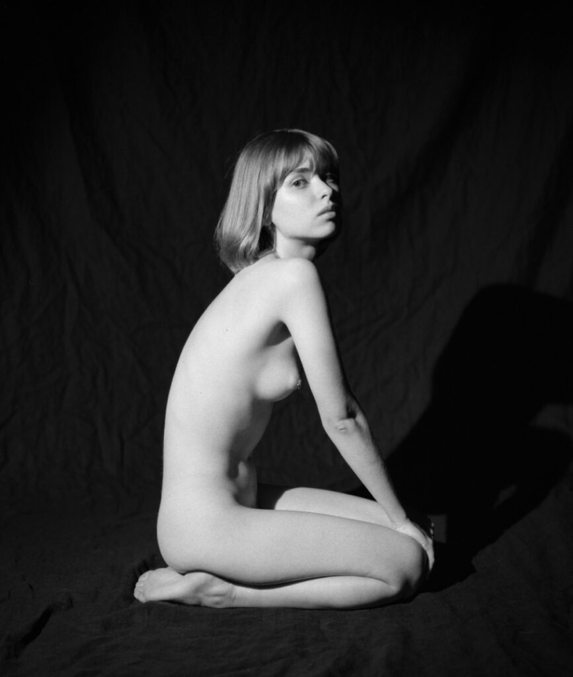 Erotic female portraits by artist Ron Schwerin Erotic female portraits by artist Ron Schwerin