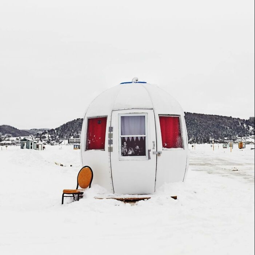 Este fotógrafo capturó un centro de pesca en hielo en Canadá, y aquí están sus 10 mejores trabajos