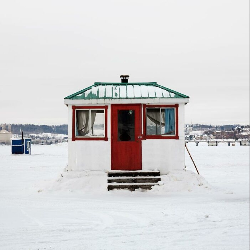 Este fotógrafo capturó un centro de pesca en hielo en Canadá, y aquí están sus 10 mejores trabajos