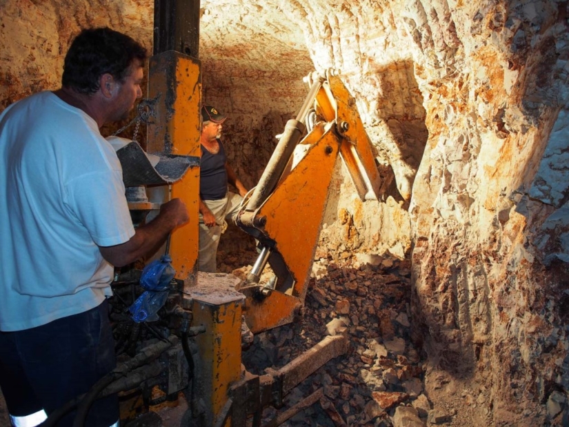 Exiles of the Sun: about the town of Coober Pedy, where people live underground Exiles of the Sun: about the town of Coober Pedy, where people live underground