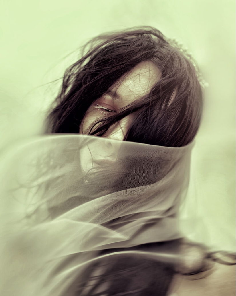 Exploring Friendship: I Captured 15 Artistic Portraits Of My Friend And Myself