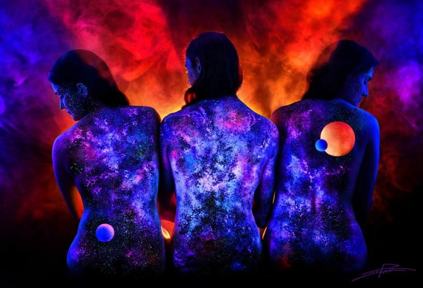 Fabulous landscapes on the bodies of girls Fabulous landscapes on the bodies of girls