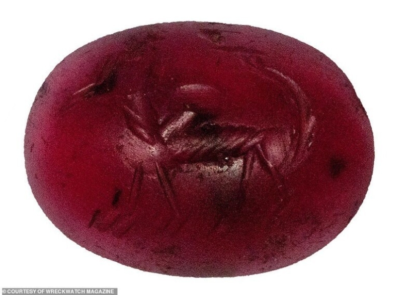 Fishermen have found treasures of a vanished ancient civilization in Indonesia Fishermen have found treasures of a vanished ancient civilization in Indonesia