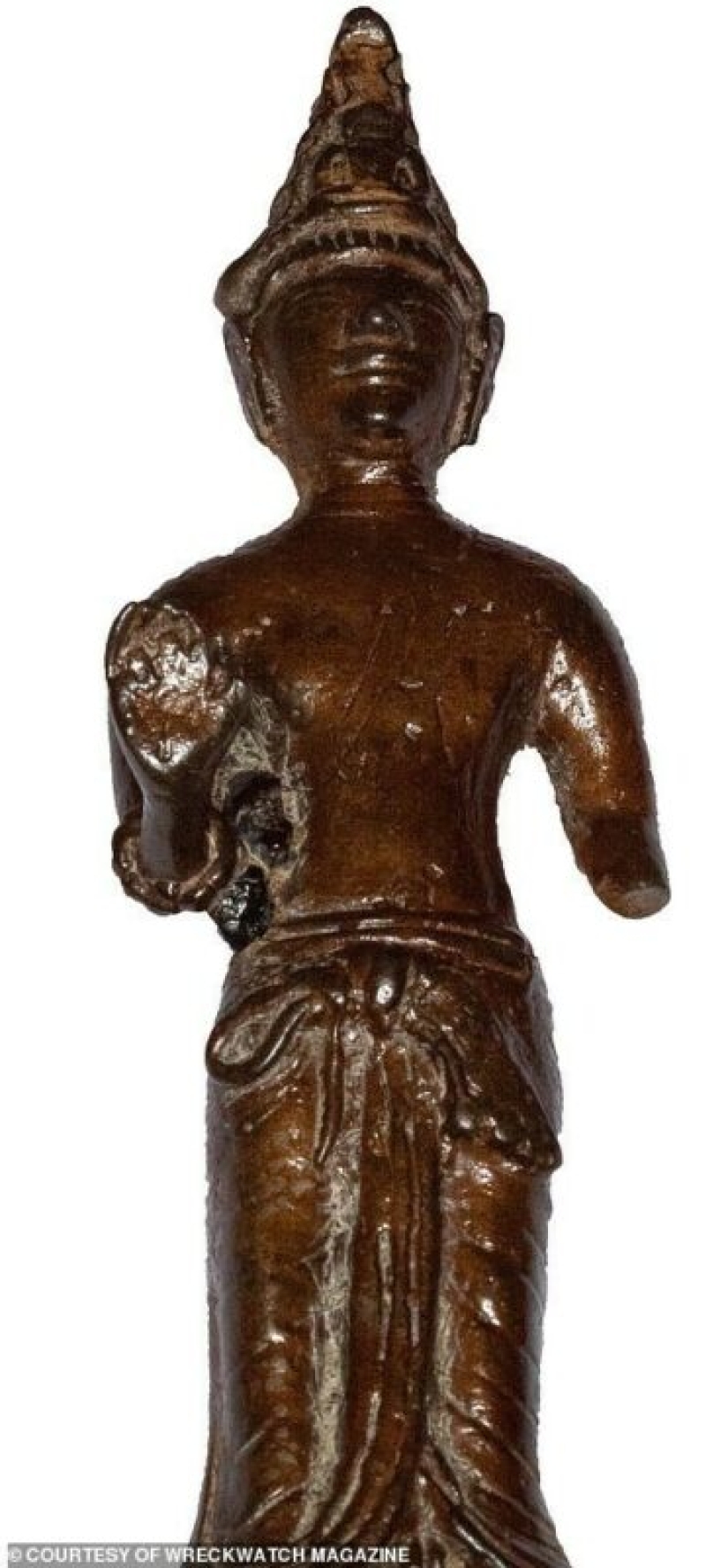 Fishermen have found treasures of a vanished ancient civilization in Indonesia Fishermen have found treasures of a vanished ancient civilization in Indonesia