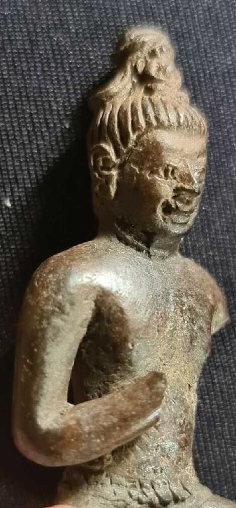 Fishermen have found treasures of a vanished ancient civilization in Indonesia Fishermen have found treasures of a vanished ancient civilization in Indonesia