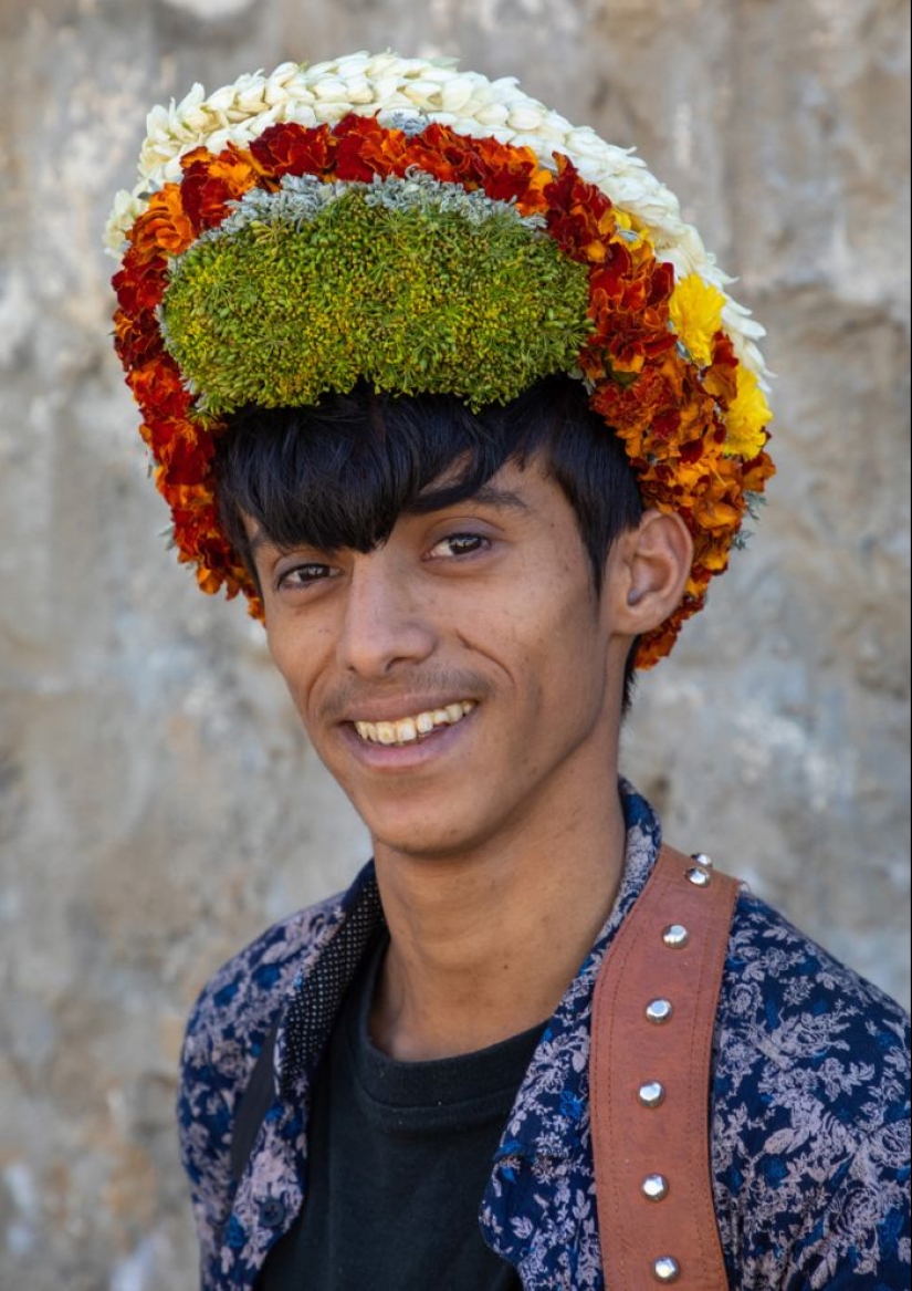 Flowers are not just for girls, or Why real Arabs wear wreaths