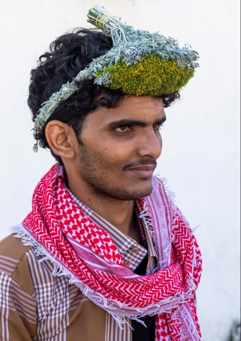 Flowers are not just for girls, or Why real Arabs wear wreaths