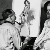 Future sex symbol Marilyn Monroe posing for pinup artist Earl Moran in the late 40‑ies Future sex symbol Marilyn Monroe posing for pinup artist Earl Moran in the late 40‑ies
