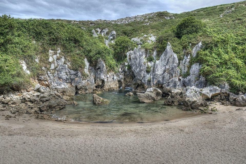 Gulpiyuri and 15 of the most unusual beaches of the world