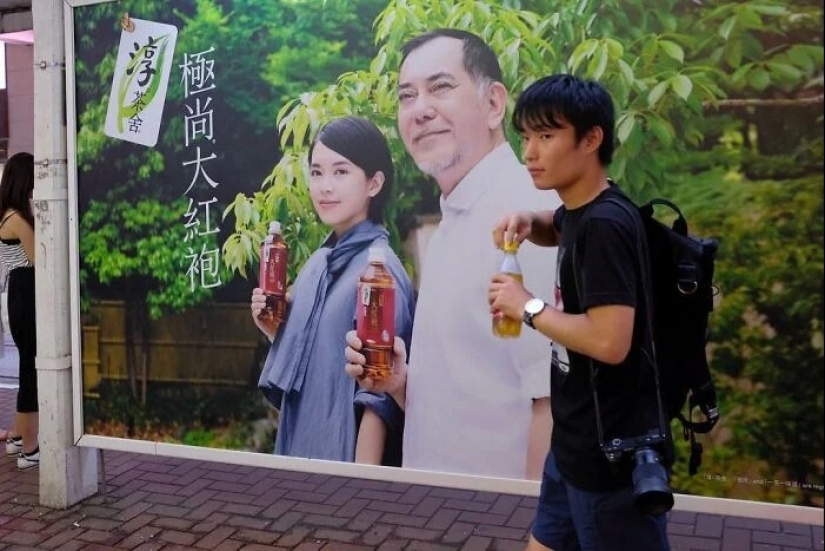 Hong Kong street photographer captures unexpected moments Hong Kong street photographer captures unexpected moments