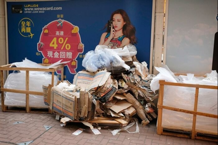 Hong Kong street photographer captures unexpected moments Hong Kong street photographer captures unexpected moments