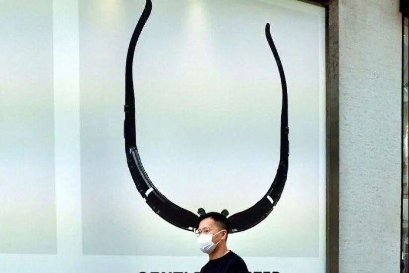 Hong Kong street photographer captures unexpected moments Hong Kong street photographer captures unexpected moments