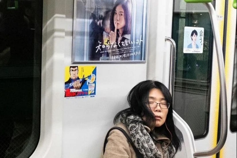 Hong Kong street photographer captures unexpected moments Hong Kong street photographer captures unexpected moments