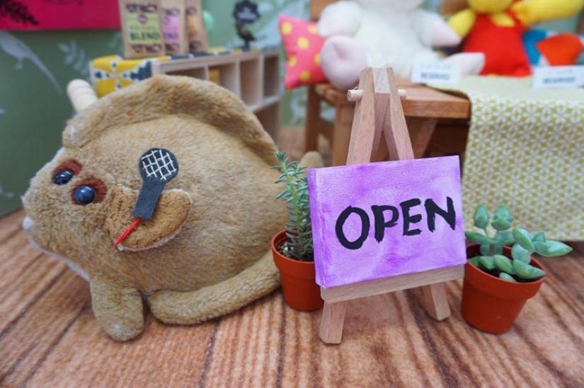 How does a Japanese plush toy cafe work? How does a Japanese plush toy cafe work?