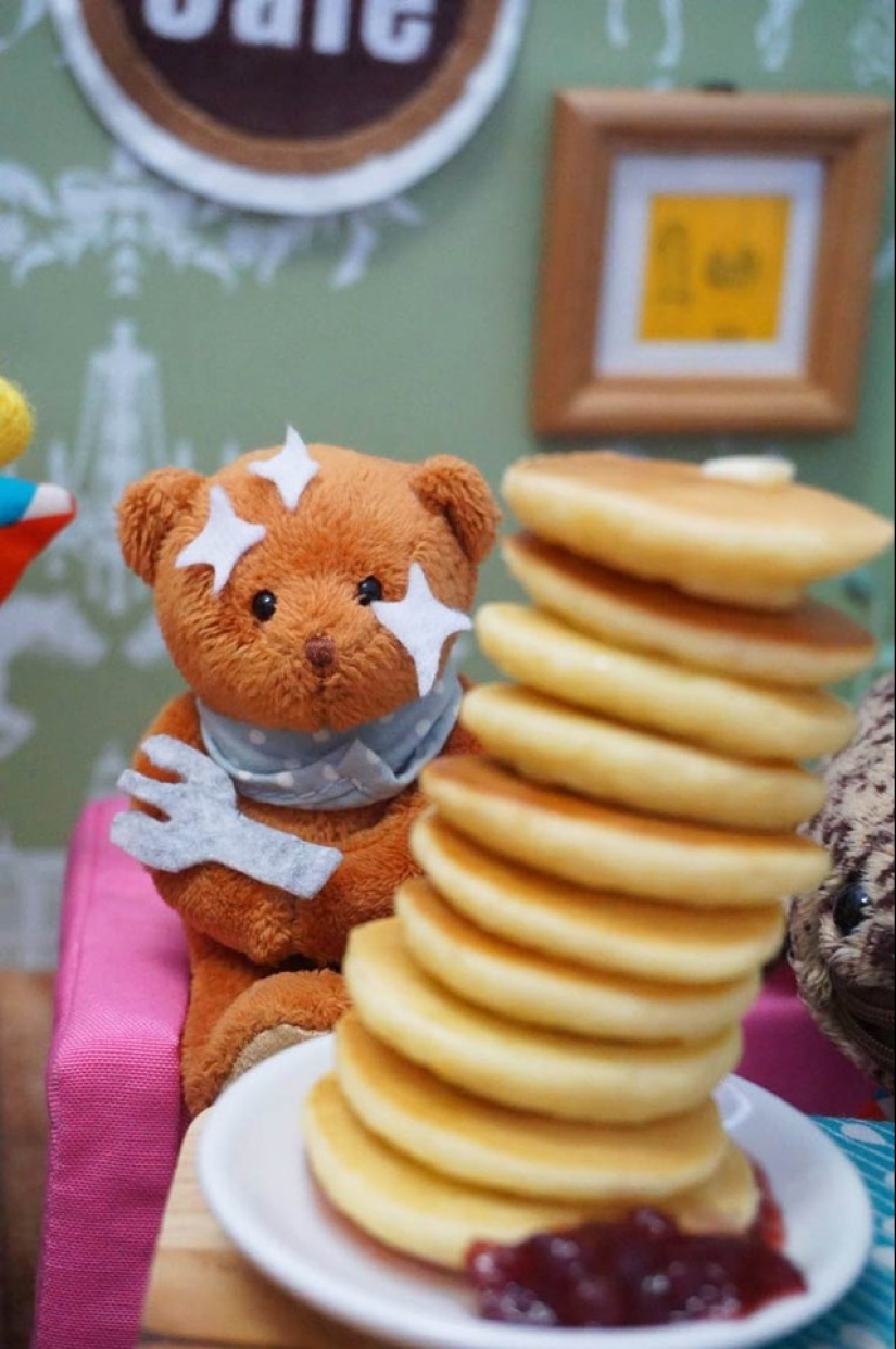 How does a Japanese plush toy cafe work? How does a Japanese plush toy cafe work?