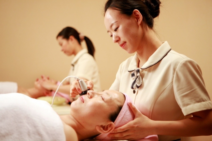 How Koreans take care of their health. It's effective, but a little weird How Koreans take care of their health. It's effective, but a little weird