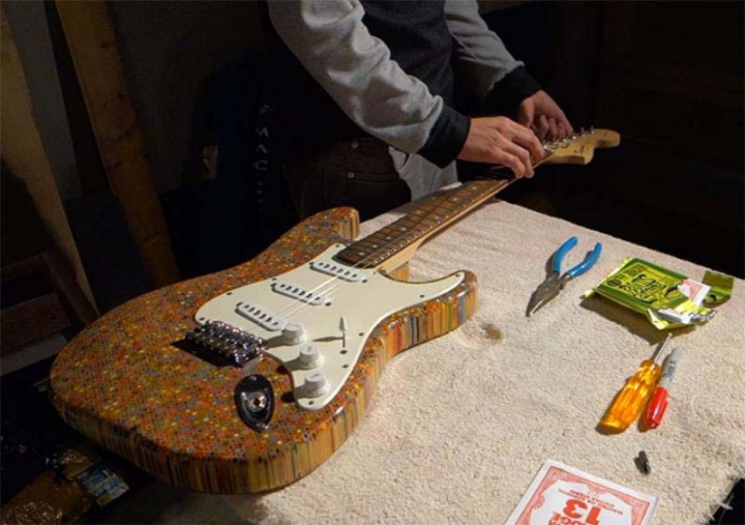 How to create a unique guitar? We need 500 dollars, 1200 colored pencils, enthusiasm and time
