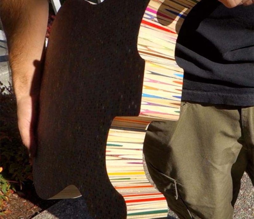 How to create a unique guitar? We need 500 dollars, 1200 colored pencils, enthusiasm and time