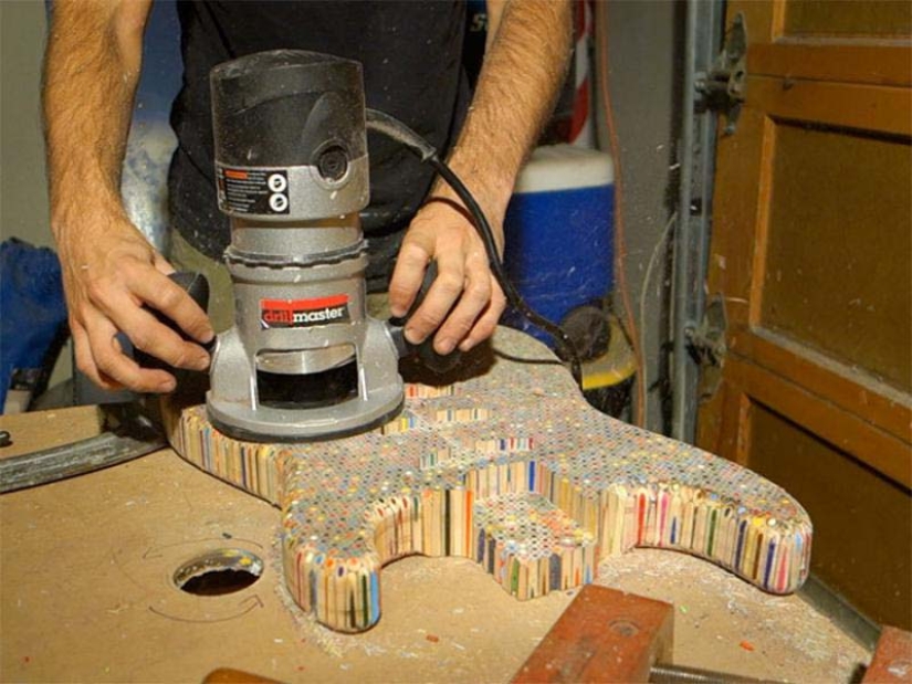 How to create a unique guitar? We need 500 dollars, 1200 colored pencils, enthusiasm and time