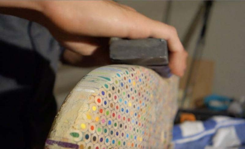 How to create a unique guitar? We need 500 dollars, 1200 colored pencils, enthusiasm and time