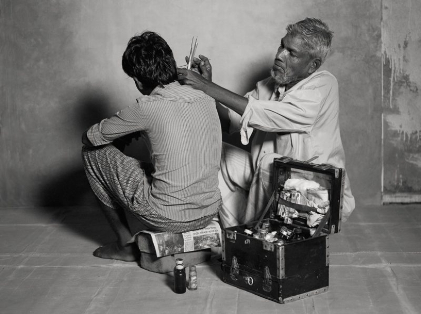 How to earn cleaner ears, a street astrologer and other representatives of vanishing professions in India How to earn cleaner ears, a street astrologer and other representatives of vanishing professions in India