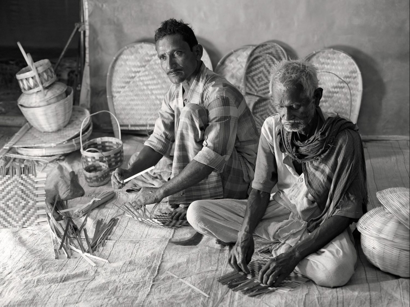 How to earn cleaner ears, a street astrologer and other representatives of vanishing professions in India How to earn cleaner ears, a street astrologer and other representatives of vanishing professions in India