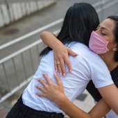 Hugs-helpers: how hugs improve health and help you lose weight Hugs-helpers: how hugs improve health and help you lose weight