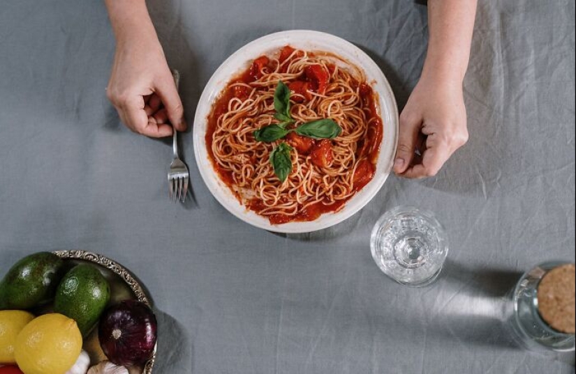 “I Don’t Eat The Last Of Anything”: 15 Habits People Kept From Their Poor Days