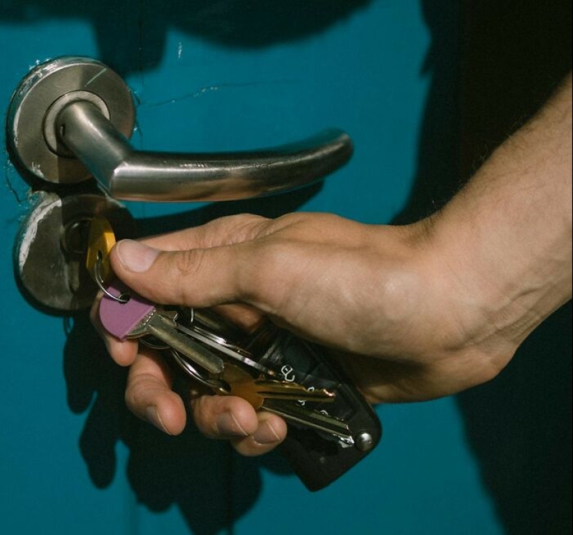 “I Don’t Eat The Last Of Anything”: 15 Habits People Kept From Their Poor Days