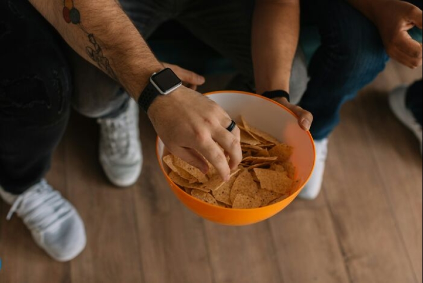 “I Don’t Eat The Last Of Anything”: 15 Habits People Kept From Their Poor Days