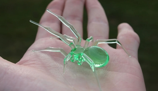 I Made Figurines Out Of Uranium Glass