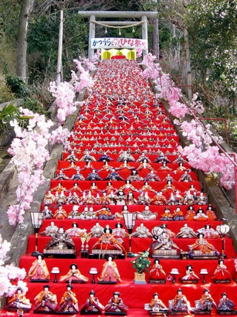 In Japan celebrate girls Hina Matsuri In Japan celebrate girls Hina Matsuri