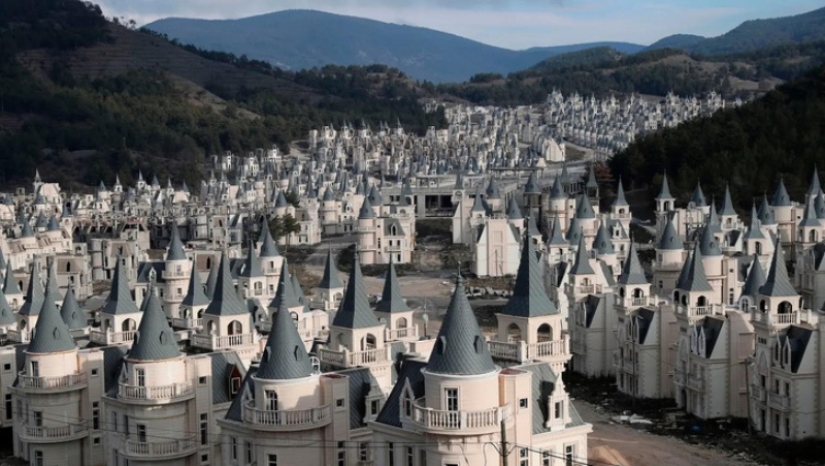 La ciudad de los castillos fantasma Burj Al Babas La ciudad de los castillos fantasma Burj Al Babas