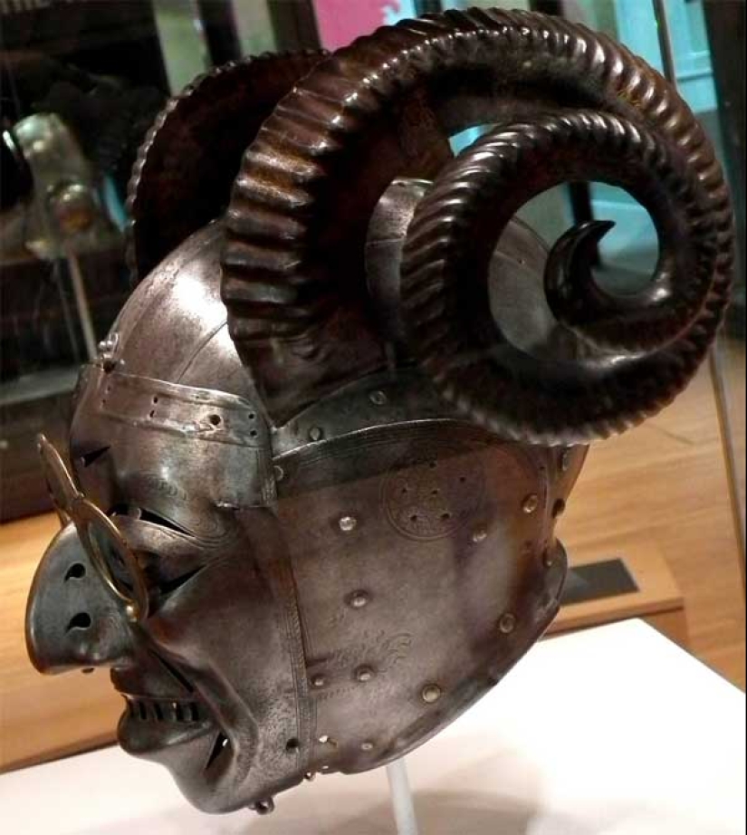 La historia de la armadura más inusual — el casco con cuernos del rey Enrique VIII La historia de la armadura más inusual — el casco con cuernos del rey Enrique VIII