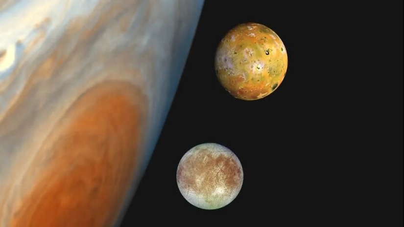 La nave espacial Juno de la NASA ofreció una espectacular vista aérea desde Ío, que incluye montañas y un lago de lava