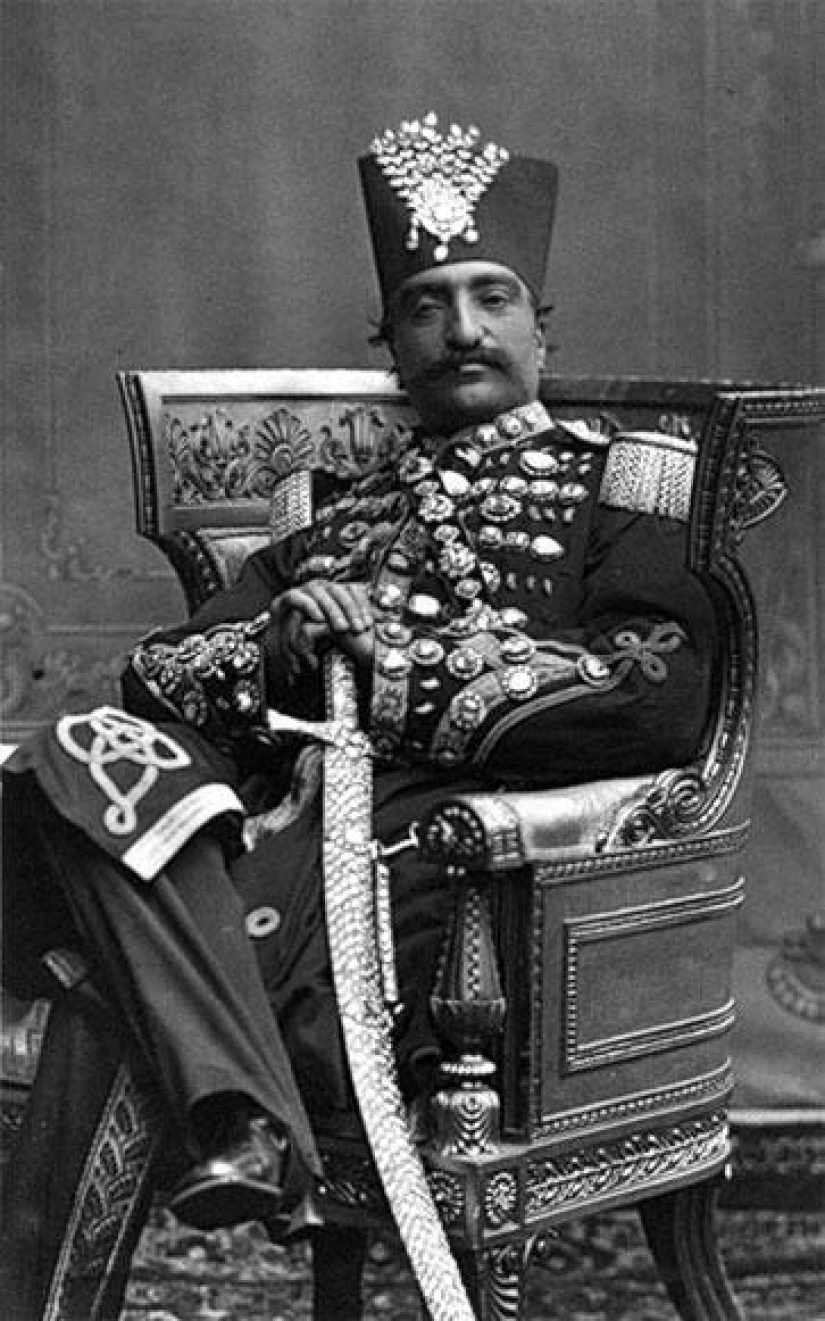 La vida y la muerte de los Iraníes feministas de Kurrat Ul-Ain, que tenía un raro don de la persuasión La vida y la muerte de los Iraníes feministas de Kurrat Ul-Ain, que tenía un raro don de la persuasión