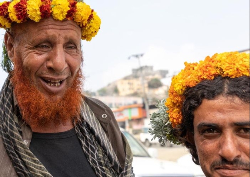 Las flores no son solo para las niñas, o por qué los árabes reales usan coronas