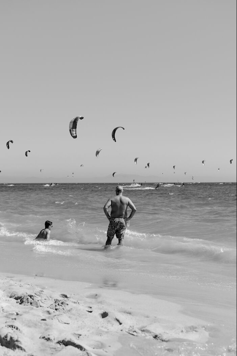 “Looky Looky”: 12 Photos I Took Of Things On The Beach That Fascinated Me