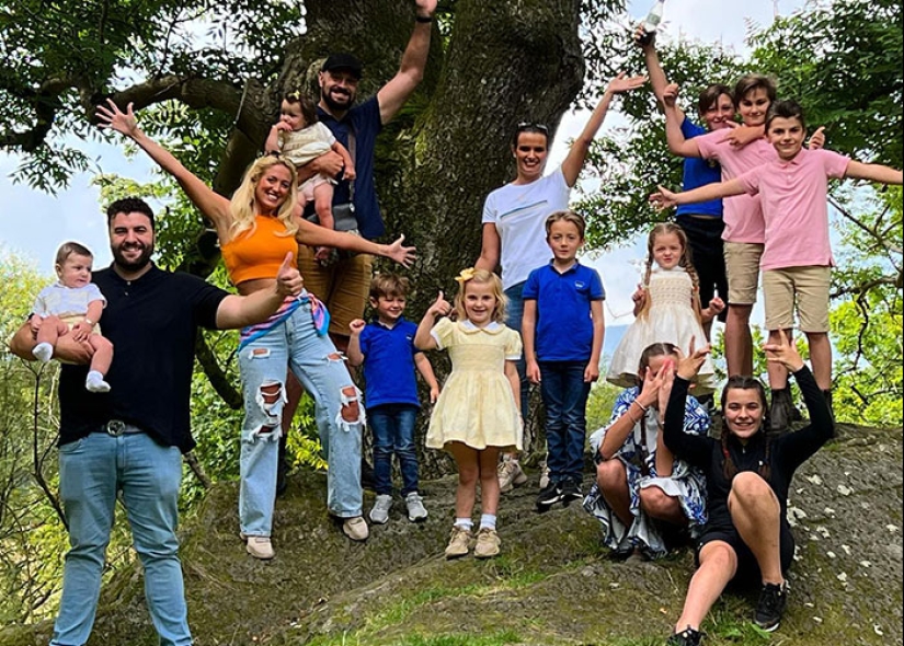 Los padres están preocupados por la tendencia de “cubrirse la nariz” que los adolescentes usan en las fotografías, los expertos revelan el motivo Los padres están preocupados por la tendencia de “cubrirse la nariz” que los adolescentes usan en las fotografías, los expertos revelan el motivo