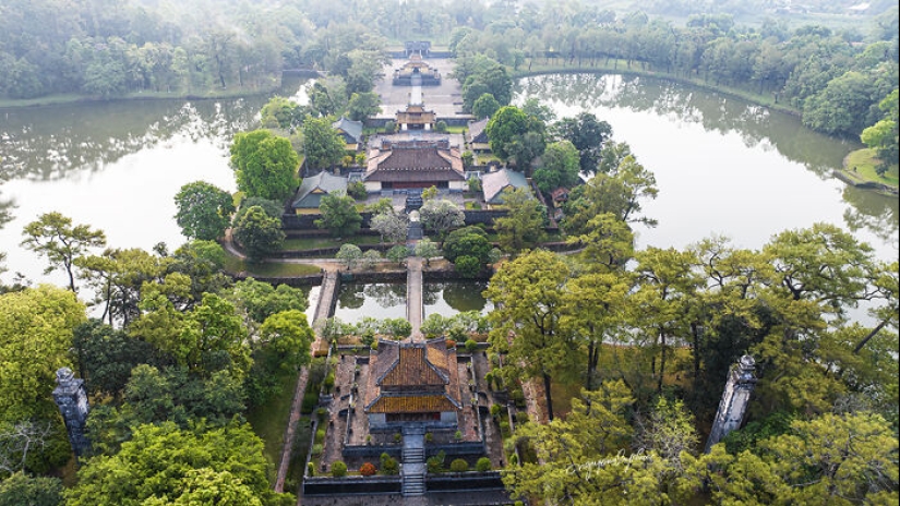 Mis fotografías aéreas que muestran tumbas en Vietnam de la época de la dinastía Nguyen Mis fotografías aéreas que muestran tumbas en Vietnam de la época de la dinastía Nguyen