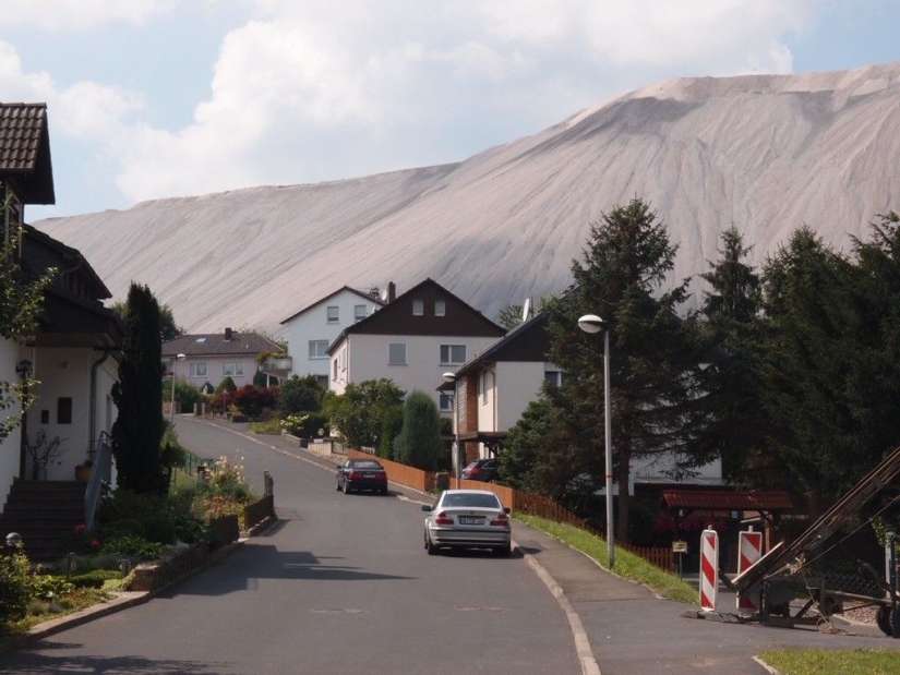 Monte Cali: a giant salt dump or a unique tourist attraction? Monte Cali: a giant salt dump or a unique tourist attraction?