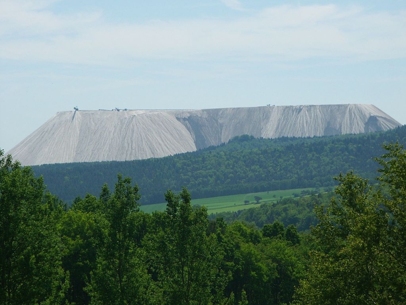 Monte Cali: a giant salt dump or a unique tourist attraction? Monte Cali: a giant salt dump or a unique tourist attraction?