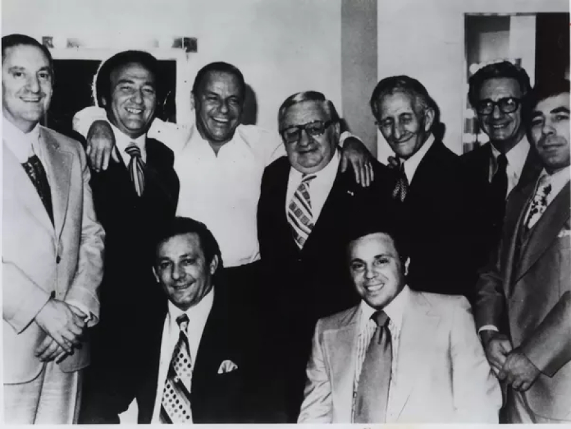 Movies, music and the mafia: who of the world stars of show business is connected with crime Movies, music and the mafia: who of the world stars of show business is connected with crime