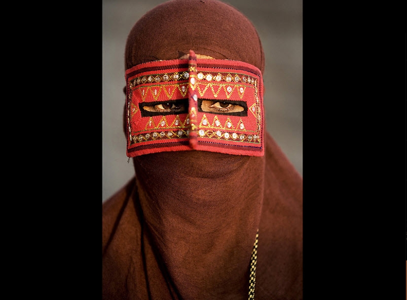 Máscaras tradicionales usadas por mujeres iraníes. Máscaras tradicionales usadas por mujeres iraníes.