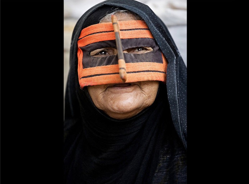 Máscaras tradicionales usadas por mujeres iraníes. Máscaras tradicionales usadas por mujeres iraníes.