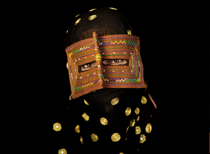 Máscaras tradicionales usadas por mujeres iraníes. Máscaras tradicionales usadas por mujeres iraníes.