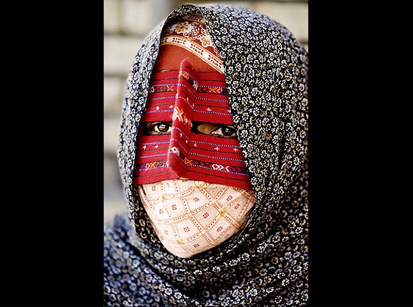 Máscaras tradicionales usadas por mujeres iraníes. Máscaras tradicionales usadas por mujeres iraníes.