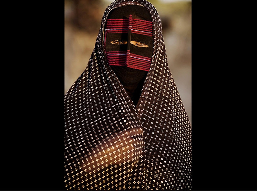 Máscaras tradicionales usadas por mujeres iraníes. Máscaras tradicionales usadas por mujeres iraníes.